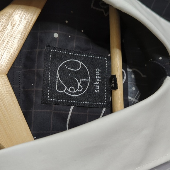 Sulkypup black & white spooky cat print short sleeve button down - Picture 3 of 7